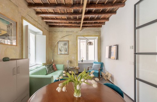 Rione XIV Borgo Apartment | Ombrellari Brand New Apartment
