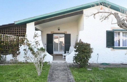 Porto Recanati Apartment | P090 - Porto Recanati, a wonderful villa in a residential complex with a swimming pool.