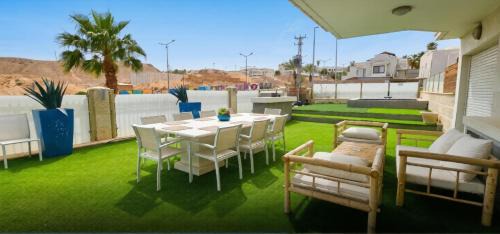 Eilat Apartment | Palmore Resort 4 bedroom apartment with Private Pool - By Amdar Holiday Apartments