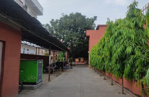 Mayapur House | Parmarth gyan mandir Dharmshala by Pandit ji