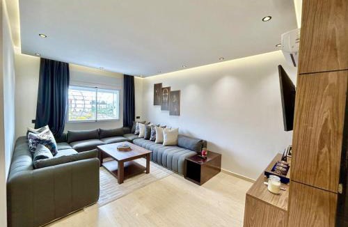 Al Bahraoyine Apartment | Peaceful 2 Bedroom Apartment with Swimming Pool