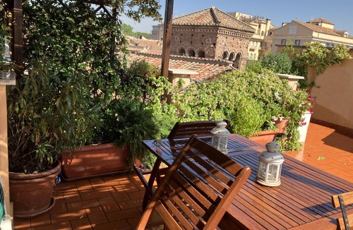 Trastevere Apartment | PENTHOUSE with PANORAMIC PRIVATE ROOF TERRACE, Old Historical centre, Trastevere