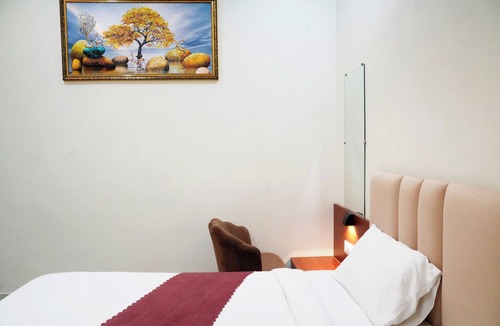 Sigra Hotel | Perfect 5-bedroom hotel with AC in pleasant Varanasi