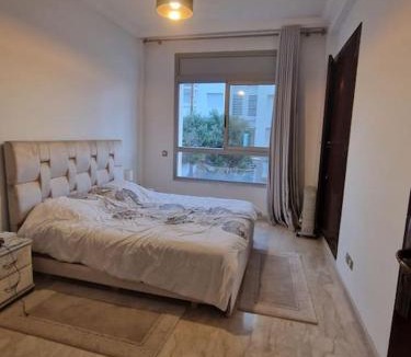 Skhirat Plage Apartment | Plage, Piscine, et Confort Moderne