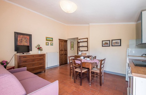 Serre di Rapolano House | Podere Del Pereto Bio-202 Farmhouse with Shared Pool, Private Garden & Wi-Fi