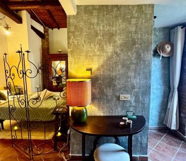 Bollano Apartment | Podere delle Querce Dimora romantica con piscina immersa nello splendido paesaggio toscano delle Crete Senesi