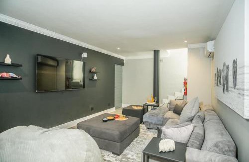 Camps Bay Villa | Pool, 5 min walk to beach, Hot tub, Mountain and Ocean Views - The Argyle Camps Bay