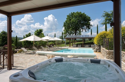 Subbiano Villa | Private Villa with hot tub, WIFI, private pool, A/C, TV, patio, panoramic view, close to Arezzo