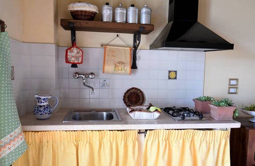 Paciano House | Private Villa with hot tub, WIFI, private pool, A/C, TV, terrace, pets allowed, panoramic view