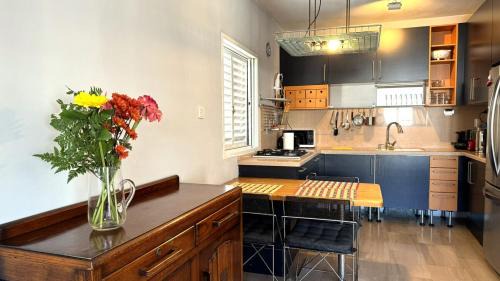 Old North Apartment | quiet duplex near the park & sea with parking