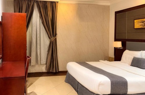 Al Hamra Hotel | Quiet Rooms 12 Serviced Apartments