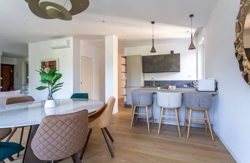 Monti Apartment | Refurbished!Exceptional Colosseum Views Roman Charm Meets Contemporary Style