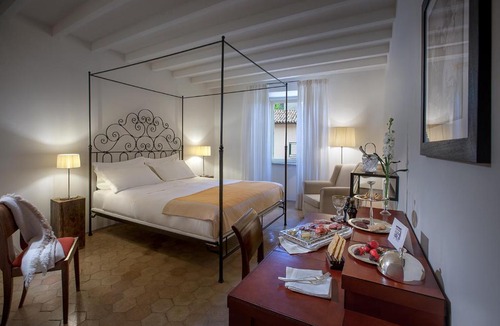 Casali di Serravalle Hotel | Relais & Chateaux Palazzo Seneca