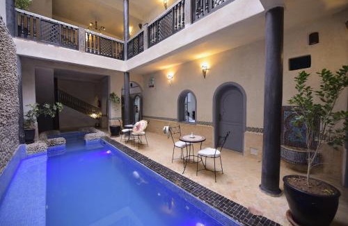 Kasbah House | Riad "Kasbah de Jade", Maison d'hotes avec piscine chauffee, jacuzzi, service hotelier, exclusivite possible!