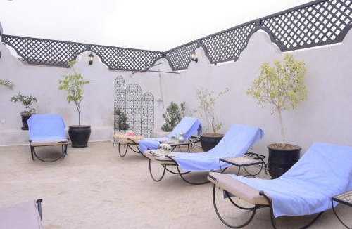 Kasbah House | Riad "Kasbah de Jade", Maison d'hotes avec piscine chauffee, jacuzzi, service hotelier, exclusivite possible!