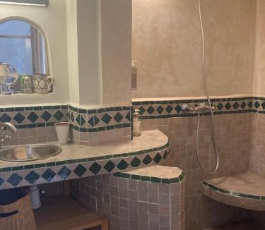 Ahl Agadir House | Riad Les Sables Bleus, médina, lumineux et terrasse privée sur mer