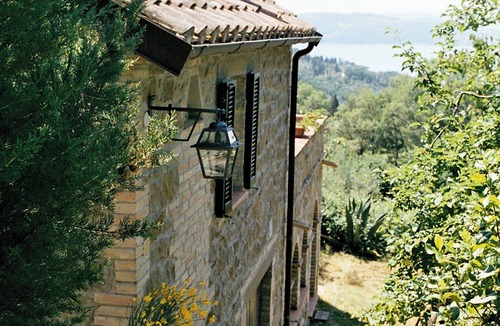 Passignano sul Trasimeno Apartment | Romantic located vacation flat above the Trasimeno Lake