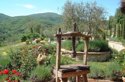 Monterchi House | ROMANTIC 17C VILLA -Fabulous VIEWS-Stunning POOL Complex.HOT TUB.PIZZA OVEN.A/C
