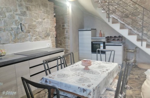 Montenero Apartment | Romantic Stone Loft: Bathtub in Room and Charm 1800, nature and relaxation