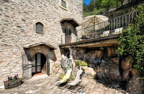 Rasiglia House | Romantic studio in medieval Rasiglia