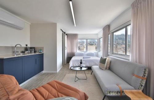 Haifa Apartment | ROOFTOP 42 - Studio