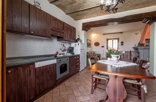 Castel del Piano Apartment | Room 'Castagno' with Private Terrace, Shared Garden and Wi-Fi