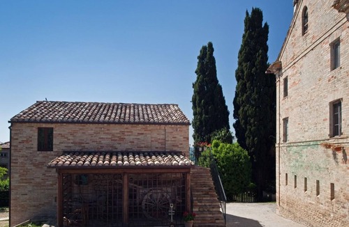 Montegiorgio Apartment | Rote Wohnung Bauernhaus by Interhome