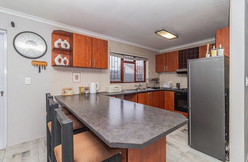 Brackenfell House | Ruby on Hamilton Superb 3-bedroom house in Cape Town perfect for your getaway