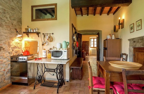 Monterchi House | Rustic Comfort with Modern Touch