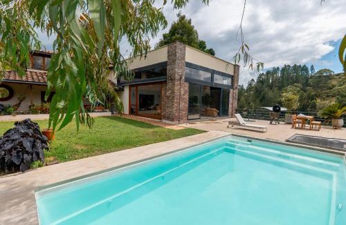 Retiro House | Sahara Lodge Finca de lujo para 30 huespedes Caballos árabes y naturaleza 10 min del pueblo El Retiro