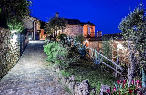 Monte San Martino House | Scenic Stay in Le Marche