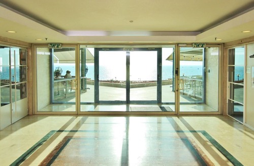 Tel Aviv Promenade Apartment | Sea & Sun project Beach front - luxury 4.5 rooms holiday apartment - open pool
