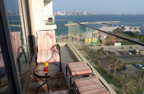 Muharraq Apartment | Sea view & Beach-Access, long-stay 1BR Apartment.