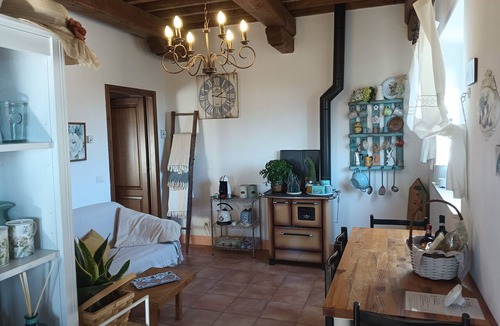Sinalunga Cottage | SECLUDED BARN nestled in the vineyards. Private garden and breathtaking views.