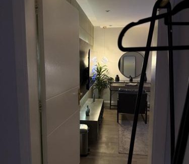 Mizail Apartment | Self check-in MN Apartments - Luxury