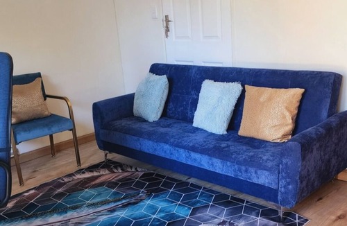 Belville Apartment | Serene 1-bedroom apartment in Cape Town perfect for relaxing stays.