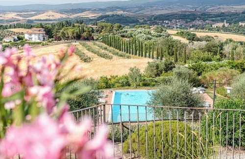 Asciano Apartment | Siena Short Rentals, Provence - Apartment in the Heart of Tuscany with Pool