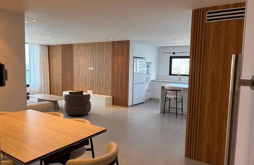 Netanya Apartment | Skyline by the sea