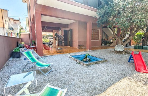 Roseto degli Abruzzi Apartment | Small house with a garden just a stone's throw from the sea