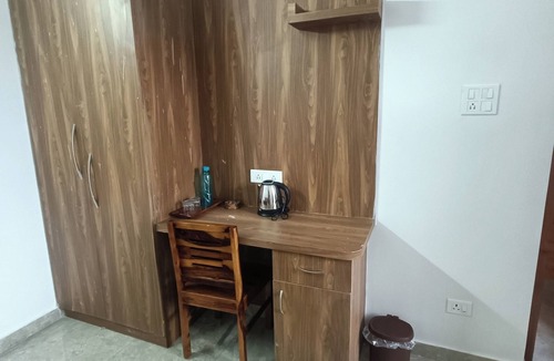 Kumharsain House | Soothing 3-bedroom in Narkanda.nNestled in the middle of Apple Orchards