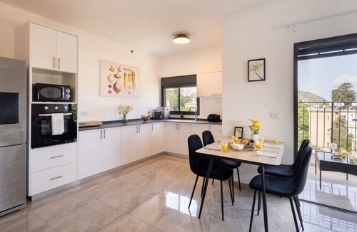 Haifa Apartment | Spacious 3BR Apartment Near Baháʼí Gardens - Haifa