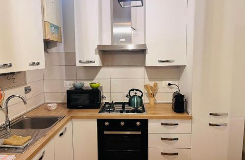 Ponte San Giovanni Apartment | Spacious 4BR Suite & Prime Location and Comfort