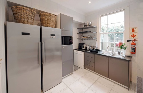 Cape Town City Centre Villa | Spacious 5-bedroom villa in Cape Town with AC, WiFi, Pool and Pizza Oven