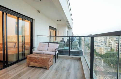 Bat Yam Apartment | Spacious 5-Room Apartment Near the Sea – Bat Yam