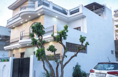 Bullawala House | Spacious 6-bedroom building in marvelous Dehradun with AC