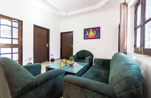 Bullawala House | Spacious 6-bedroom building in marvelous Dehradun with AC