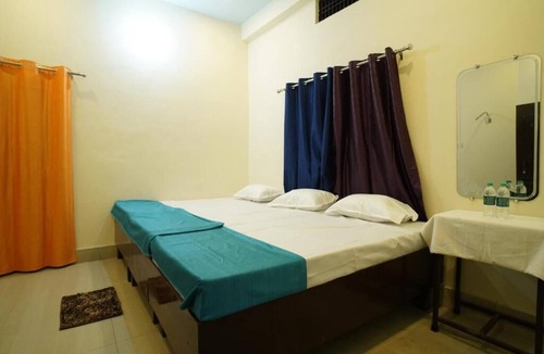 Varanasi Hotel | Spacious 8-bedroom hotel suites in delightful Varanasi with AC & Non AC