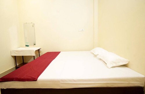 Varanasi Hotel | Spacious 8-bedroom hotel suites in delightful Varanasi with AC & Non AC