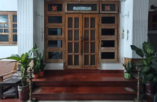 Sigra House | Spacious 8-bedroom house in lovely Varanasi with AC and modern Amenities