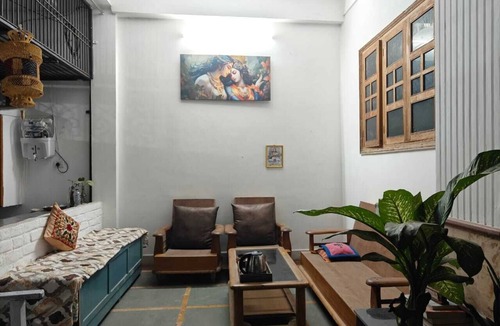 Sigra House | Spacious 8-bedroom house in lovely Varanasi with AC and modern Amenities